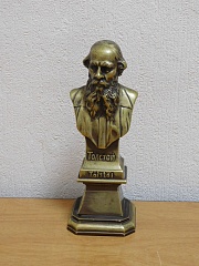 Бюст Льва Николаевича Толстого
